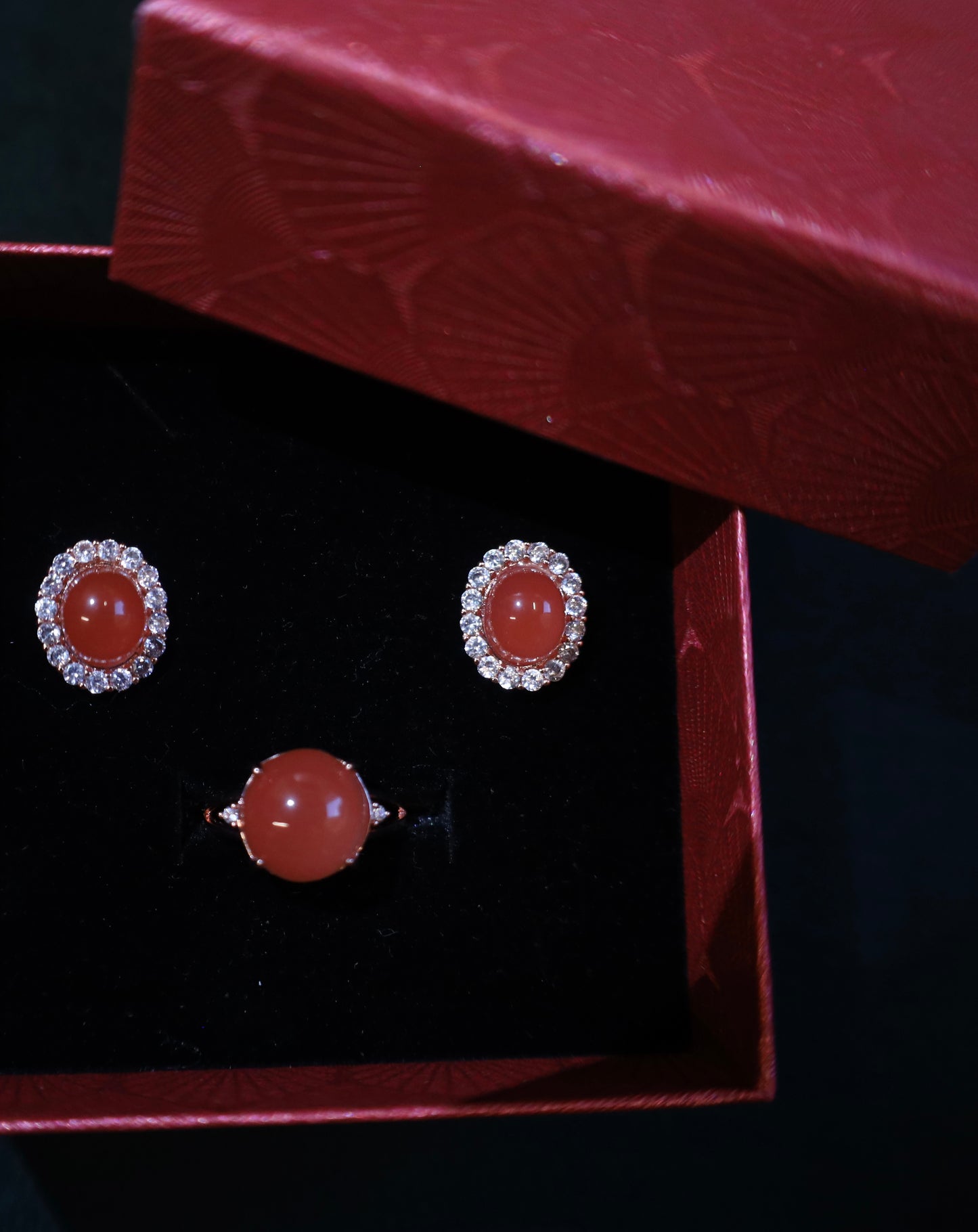 Queen of Roses Nanhong Agate Collection with Identification Certificate