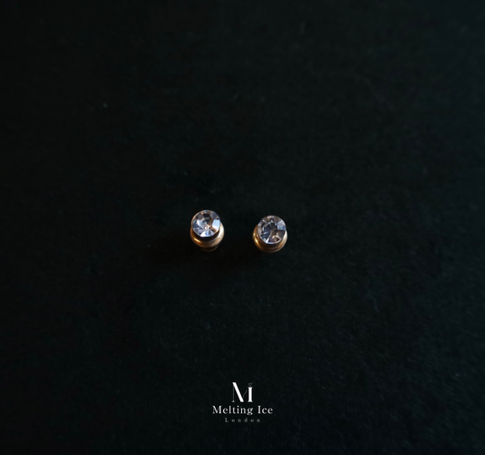 Elegant Crystal Stud Earrings – Gold-Tone Simplicity