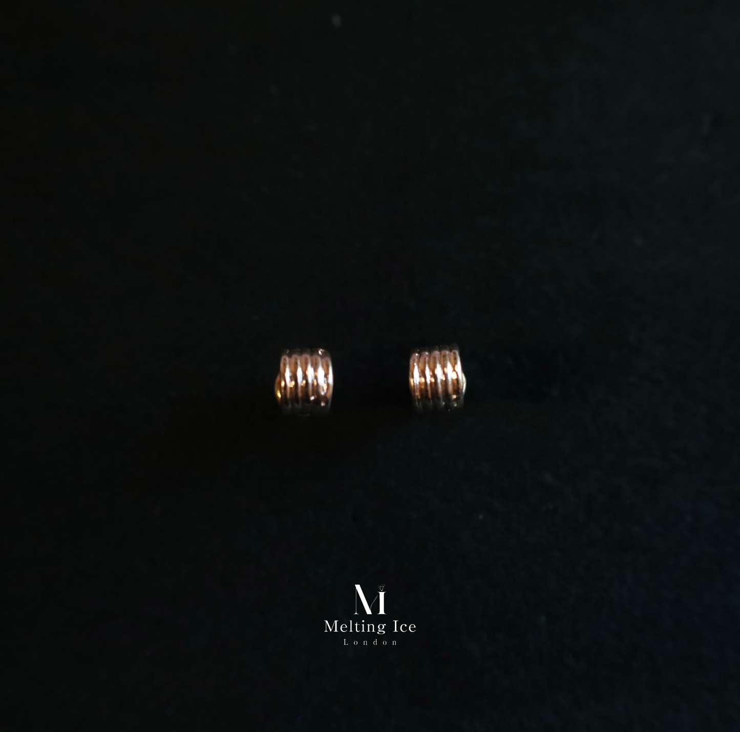 Textured Gold-Tone Barrel Stud Earrings – Subtle Sophistication